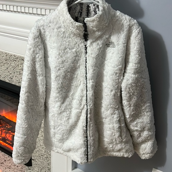 The North Face Jackets & Blazers - NWOT The North Face white reversible mossbud jacket
